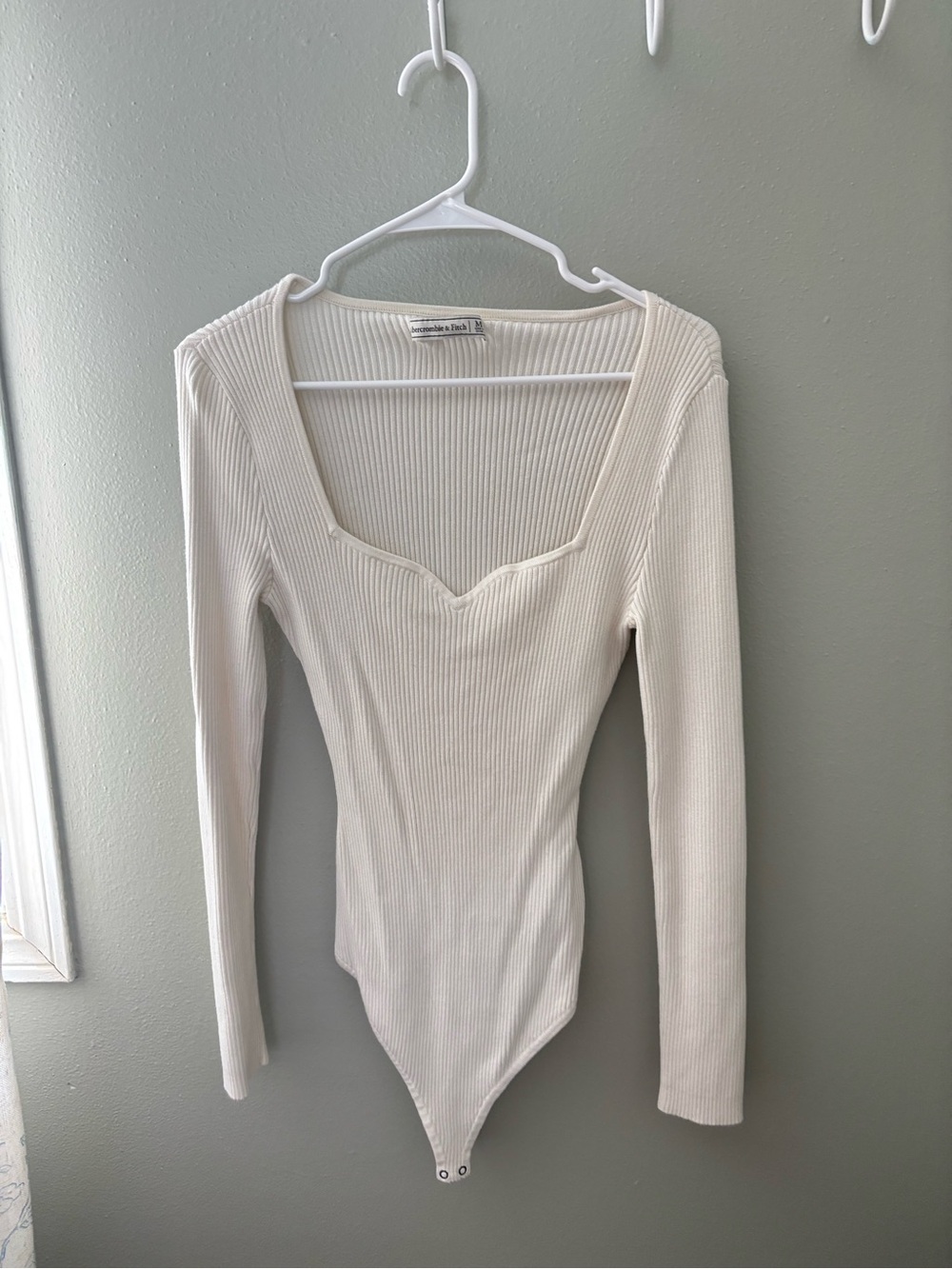 Abercrombie & Fitch Cream Ribbed Long-Sleeve Sweetheart Bodysuit